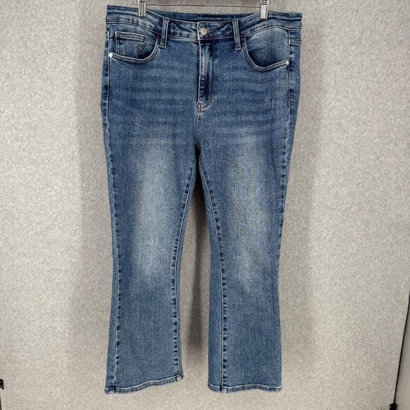 Judy Blue Mid Rise Demi Crop Bootcut Jeans Size 15/32 Medium Wash Stretch Casual - Picture 1 of 14
